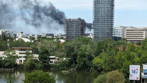 Incendiu puternic la o clădire în construcție din zona de nord a Capitalei