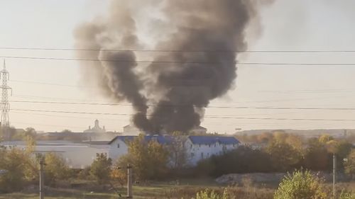 Incendiu cu degajări mari de fum în Voluntari, pompierii intervin cu 12 autospeciale