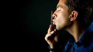 BREAKING Premierul Ciolacu l-a demis după două zile de la numire pe Cristian Pascu din funcția de vicepreședinte al Oficiului Național pentru Jocuri de Noroc. El nu avea nici o legătură cu domeniul, fiind proprietar de saloane de coafură