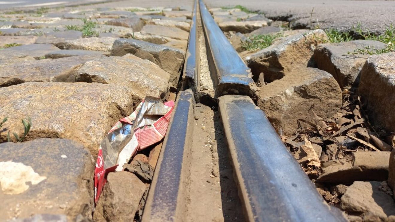 Șinele de tramvai degradate, capcanele mortale din traficul bucureștean