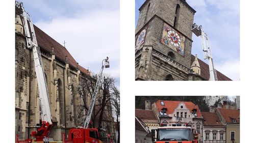 Exercițiu al pompierilor la Biserica Neagră din Brașov / Scenariu: un incendiu cuprinde acoperișul și două persoane sunt în pericol