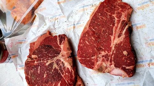 Maturarea uscată a cărnii de vită, reglementată, în premieră, de Uniunea Europeană / Carnea trebuie lăsată să se matureze timp de mai multe săptămâni, în condiții de mediu controlate