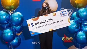 O tânără canadiancă a câștigat un jackpot de 48 de milioane de dolari la loto din prima încercare