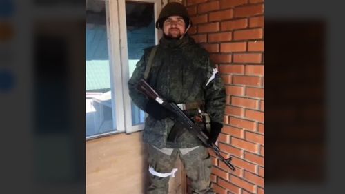 Ria Novosti, propaganda Kremlinului, publică relatarea unui soldat scăpat din încercuirea ucrainenilor: ”Avem căști de fier tragicomice sovietice. Nu toată lumea are veste. Lunetiştii noștri erau înarmați cu puști din 1939” / ”Nu știu unde sunt prietenii mei. Au murit sau sunt încă înconjurați”