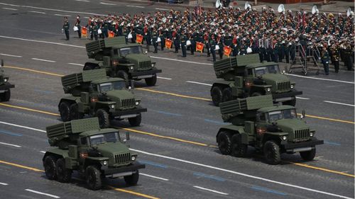Rusia: Guvernul a ordonat deschiderea a două noi uzine pentru repararea de vehicule blindate