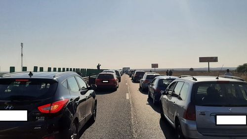Cinci persoane, transportate la spital după un accident în care au fost implicate două autoturisme, pe A2 Bucureşti-Constanţa/ Traficul spre Capitală, restricţionat