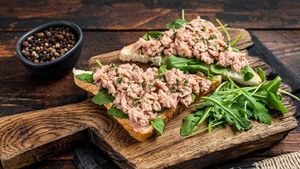 Toamna în stil mediteraneean. De ce este tonul „vedeta” sezonului / Bogat în vitaminele D și B12 și seleniu, tonul sprijină sistemul imunitar