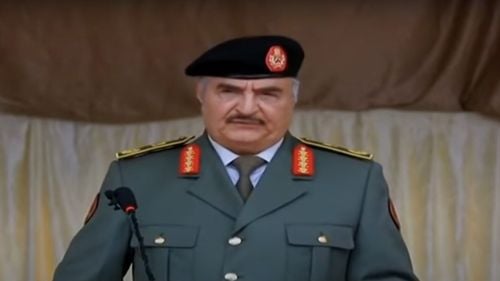 Mareșalul libian Khalifa Haftar, primit în vizită de Vladimir Putin / În Libia puterea este disputată de două guverne, al lui Abdelhamid Dbeibah în vest şi cel susţinut de mareşalul Haftar în est