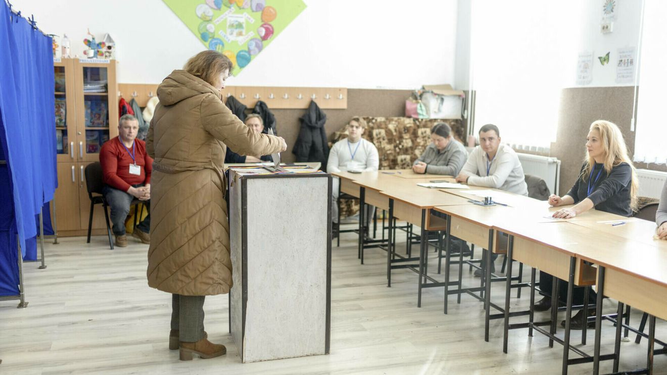 Momentul-record al votului din primele 9 ore. Cele 10 minute de aur în care au votat cei mai mulți români în turul 2 al alegerilor prezidențiale 2025