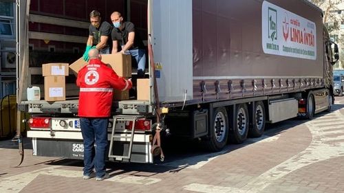 Antreprenorul Ștefan Mandachi și Crucea Roșie Suceava au adus primele echipamente de protecție pentru personalul medical din Suceava și dotările pentru secția ATI
