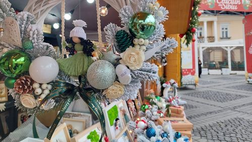 Ce găsim în Târgul de Crăciun de la Sibiu: de la figurine aduse din Betleem, până la ciocolată Dubai