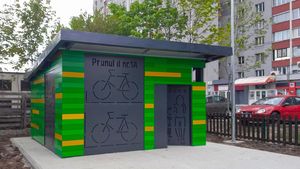 VIDEO Au fost amplasate primele parcări închise pentru biciclete, în Brașov / 60 de lei pe an sau 5 lei pe lună, pentru un loc