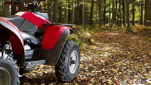 Un adolescent a murit într-un accident de ATV la Joseni, Harghita / Șapte tineri se aflau în remorca vehiculului