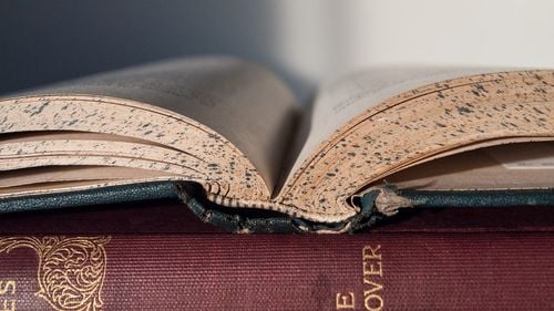 Ministerul schimbă din nou datele olimpiadelor de Matematică, Fizică și Limba rromani, pentru a nu se suprapune cu Paștele Catolic. Singura menținută de sărbătoare: olimpiada la Religie cult Ortodox