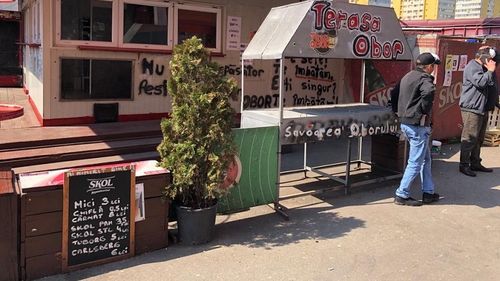 Vaccinare la Obor și o porție gratis de mici, începând de vineri, anunță primarul Sectorului 2