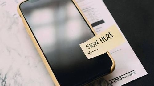 Proiect USR: angajații consulatelor să aibă semnătură electronică pentru a elibera mai rapid documentele