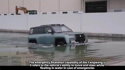 BYD a prezentat la Geneva SUV-ul hibrid de lux Yangwang U8, care poate să plutească
