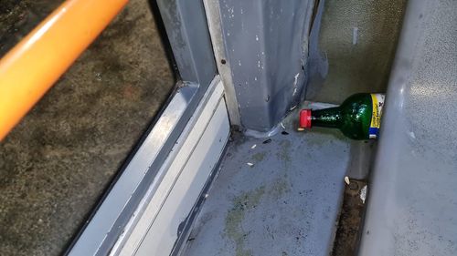 FOTO Inspectorii ANPC se află în control în mijloacele de transport în comun din Capitală / Podele nespălate, rugină, scaune deteriorate