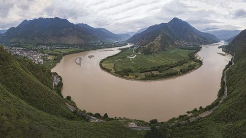 Fluviul Yangtze din China, cel mai lung din Asia și al treilea din lume, se micșorează în timp ce valul de căldură și seceta amenință culturile