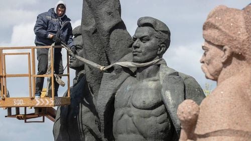 Sfârșitul mitului fraternității. Majoritatea covârșitoare a ucrainenilor vorbește acum limba ucraineană în viața de zi cu zi și respinge teza “fraternității” dintre Rusia și Ucraina