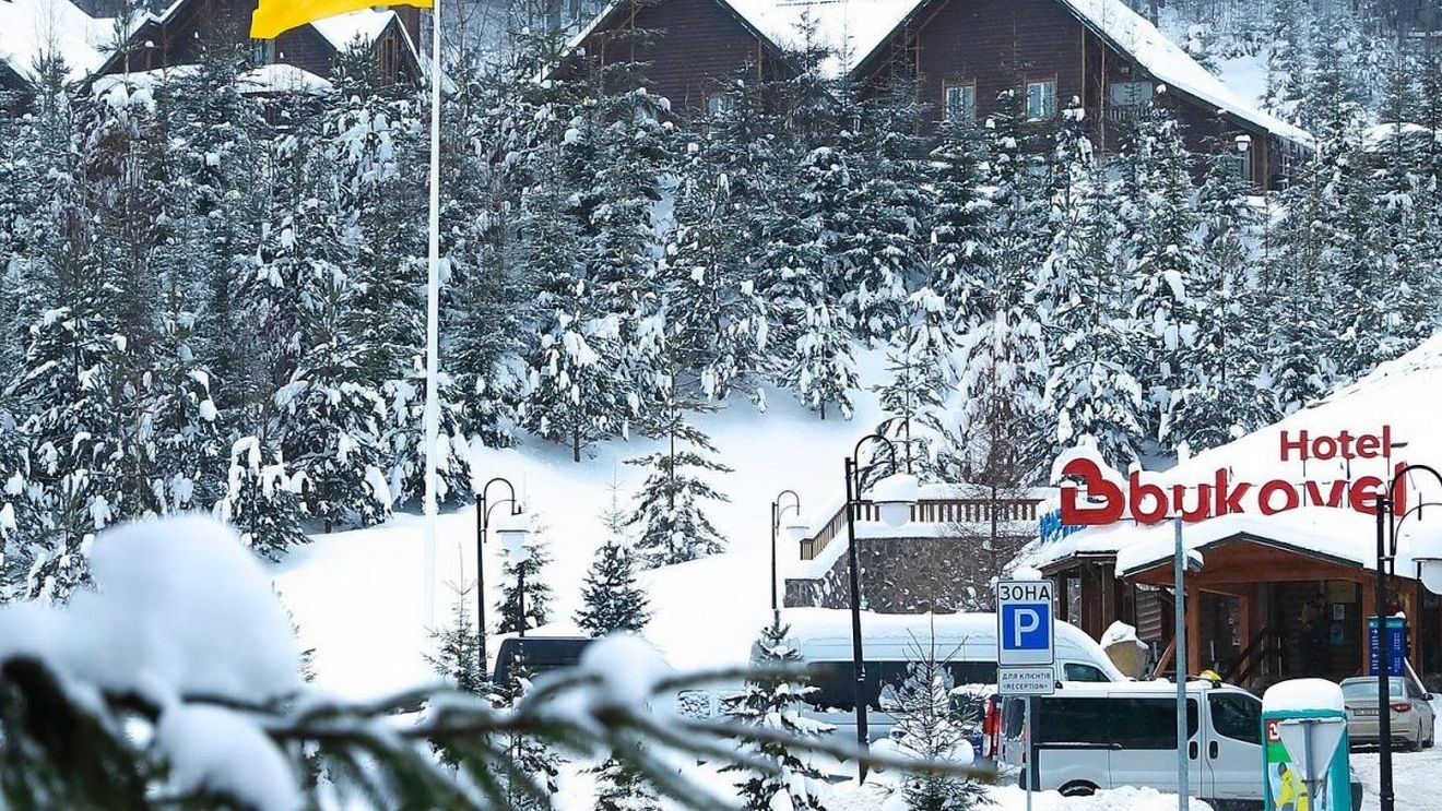 Cea mai mare staţiune turistică montană din Ucraina, Bukovel, este ocupată aproape în totalitate de refugiaţi din zonele puternic afectate de război