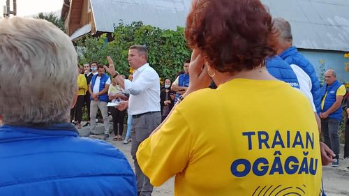 Liberalii anunță că primarul din Sângeorz-Băi care și-a umilit fetița nu mai este membru PNL și nu candidează din partea partidului: ”Ne delimităm categoric de acest tip de comportament şi condamnăm ferm orice act de violenţă împotriva copiilor”