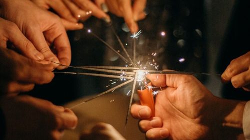 Dosar penal după vânzarea ilegală de petarde, artificii, alcool nefiscalizat și produse contrafăcute în Alba