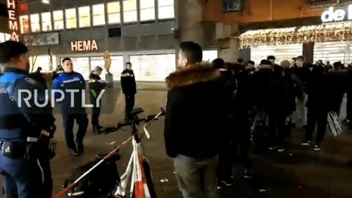 UPDATE Atac cu cuțitul la Haga/ Atacatorul a reușit să fugă, după ce a rănit  mai multe persoane/ Ipoteza unui atac terorist nu a fost confirmată