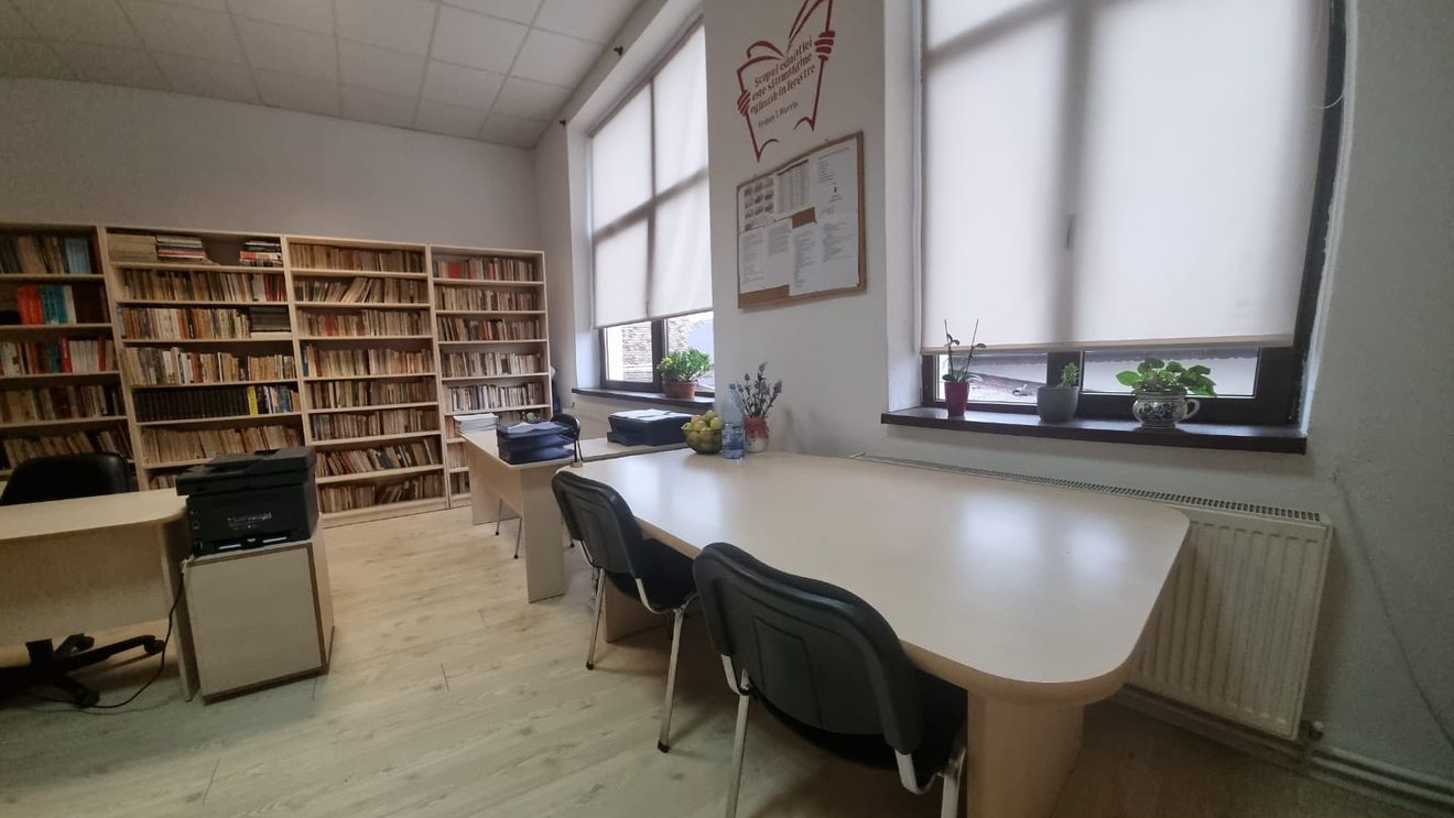 „Sală de detenție” în 44 de școli, licee și grădiniție din județul Sibiu / 10 elevi au fost scoși de la ore până acum / Director: „Au stat cu profesorul de serviciu și au lucrat”