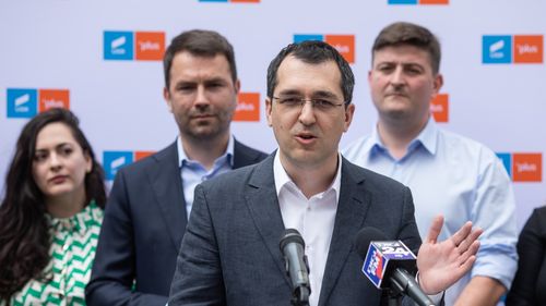 Vlad Voiculescu critică decizia prin care Clotilde Armand a fost trimisă în judecată: O poveste la fel de jenantă ca toate celelalte dosare fabricate USR-iștilor. Ieri a fost Flavia Boghiu, viceprimărița Brașovului, în săptămânile trecute același tip de agresiuni împotriva unor alți primari USR