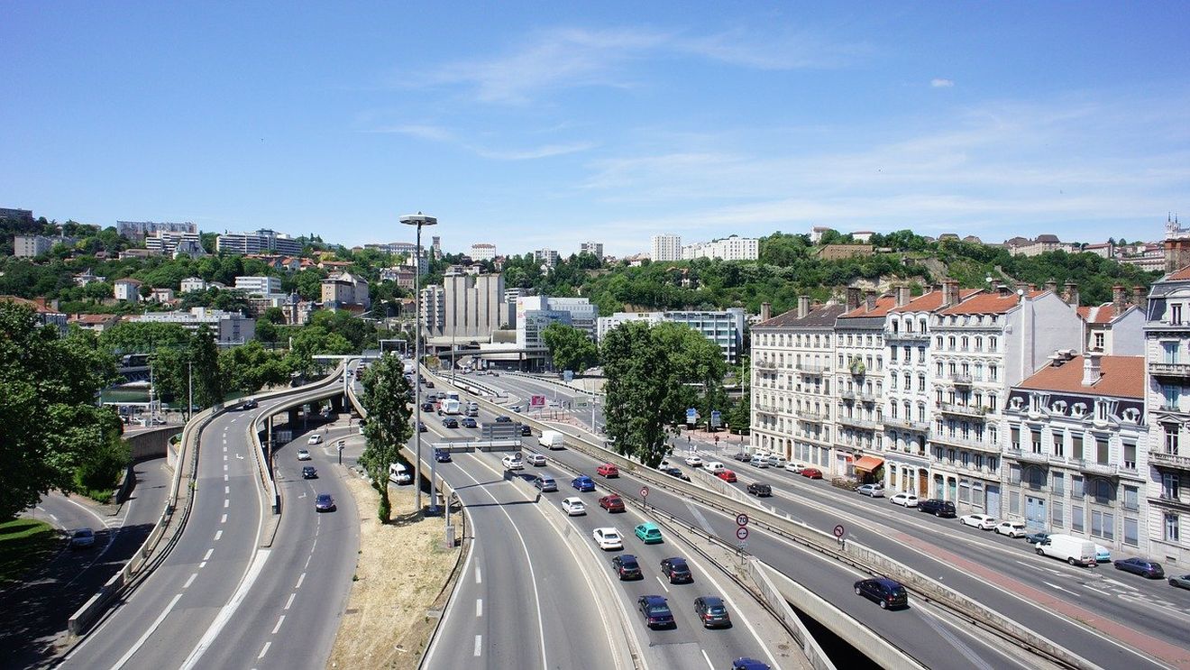 Primarul din Lyon, reţinut în cadrul unei anchete pentru deturnare de fonduri publice