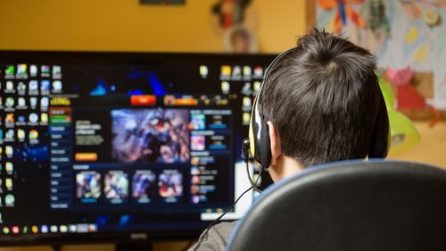 Controversa din jurul Roblox a trecut la un nou nivel, cu influenceri interziși pe platformă, acțiuni în instanță și politicieni/ Ce opinie au trei preadolescenți care îl utilizează