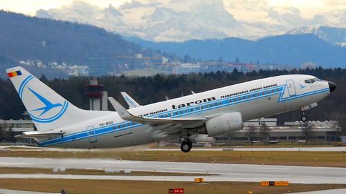 Alte două persoane suspecte de infectarea cu varianta Omicron în România/ S-au întors din Africa de Sud în același avion cu rugbiștii de la Baia Mare