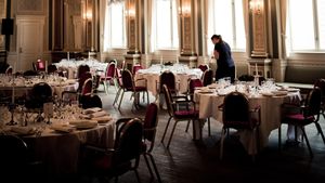 Anchetă la Paris, după descoperirea unor cine de lux clandestine, unde nu se purtau măști de protecție/ Este vehiculată și prezența unor miniștri