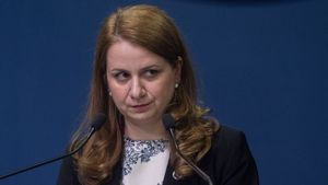 Reacție fermă a ministrului Educației, Ligia Deca, față de atacurile AUR la adresa SNSPA: Spun nu propagandei politice în școli și universități!