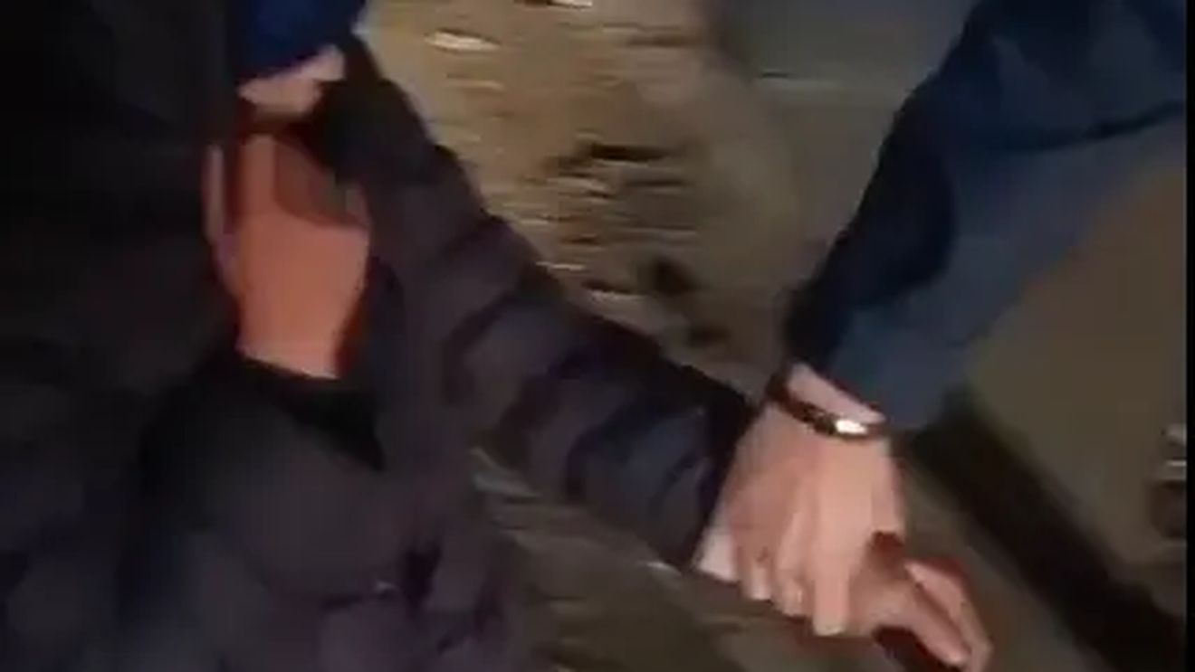 VIDEO Pentru o trotinetă, un copil de 10 ani a plecat la 40 de kilometri de casă. A fost găsit de jandarmi sub un pod