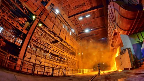 Grupul italian care deţine combinatele siderurgice din Călăraşi şi Târgovişte cere sprijinul statului pentru ca industria siderurgică să evite colapsul. ”Industria oţelului traversează cea mai grea perioadă din ultimele decenii”