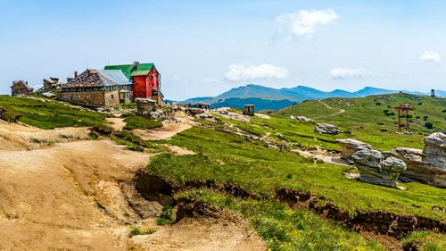 Cabana Babele a fost scoasă la vânzare / Pentru clădirea construită în 1970 se cer 1,6 milioane de euro