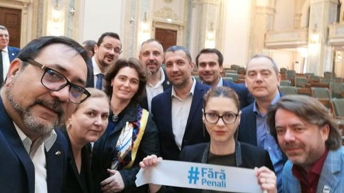 Liderul grupului USR din Senat: Prioritatea noastră este ca referendumul ”Fără penali în funcții publice” să aibă loc în 6 decembrie. Pentru ca acest lucru să fie posibil, inițiativa de revizuire a Constituției trebuie adoptată săptămâna aceasta de Senat
