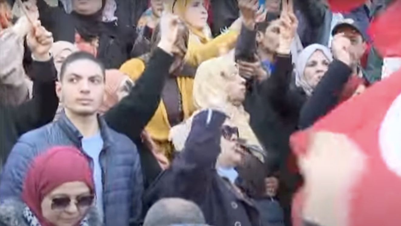 Tunisia: Mii de oameni manifestează împotriva preşedintelui Kais Saied