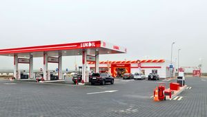 Ministrul de externe, după decizia SUA de a prelungi derogarea pentru stațiile Lukoil din afara Rusiei: Benzinăriile pot funcționa legal, pot plăti salarii și achiziționa stocuri până în aprilie 2026 / Se permite explicit vânzarea sau lichidarea operațiunilor
