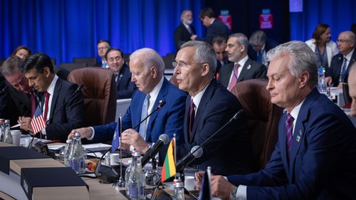 NATO propune un fond de 100 de miliarde de dolari pe cinci ani pentru sprijinirea Ucrainei / Propunerea mai are nevoie de aprobarea celor 32 de membri ai Alianței / NATO propune, de asemenea, să coordoneze ajutorul pentru armament acordat Kievului