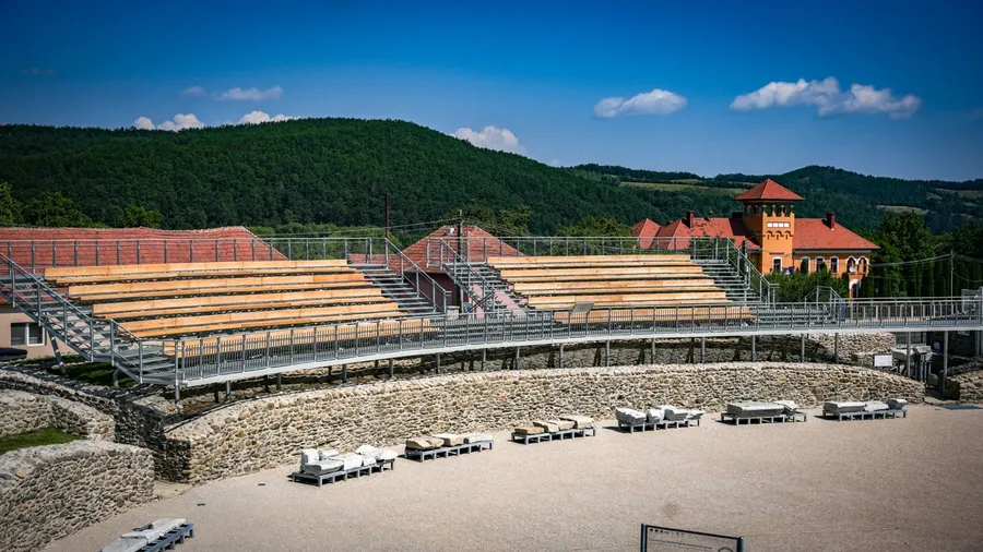 Amfiteatrul roman de la Ulpia Traiana Sarmizegetusa 