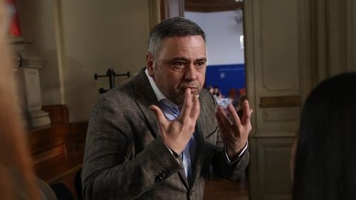 UPDATE Ministrul Agriculturii, către comisarul european: Putem pleca toți din funcții, inclusiv dumneavoastră, dacă nu înțelegem că fermierii au nevoie de sprijin / Cioloș îl acuzase pe Barbu că nu ar fi participat la Consiliul UE