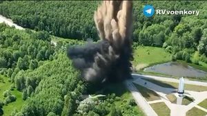 O porțiune de drum de la intersecția frontierelor Ucrainei cu Rusia și Belarus a fost aruncată în aer