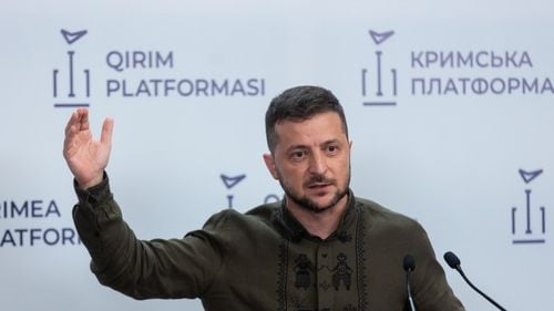 Zelenski a vorbit la Festivalul de Film de la Veneţia / A prezentat războiul ca un film: ”O tragedie însoţită nu de muzica genială a lui Morricone, ci de zgomote macabre şi sunete de explozii, împuşcături şi sirene de raid aerian. Horror, nu 120 de minute, ci 189 de zile”