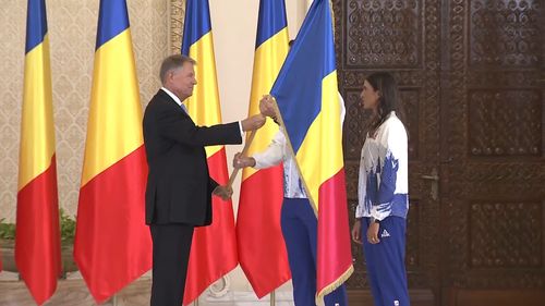 Preşedintele Iohannis a înmânat echipei olimpice drapelul României. Unei sportive i s-a făcut rău în timpul ceremoniei