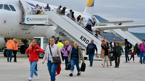 Aeroportul din Brașov are datorii de peste 3,6 milioane de lei către ROMATSA / Restul aeroporturilor din țară beneficiază gratuit de serviciile companiei / ROMATSA susține că a facturat pentru că a trebuit să-și perfecționeze personalul