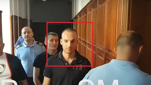 OFICIAL Un bărbat condamnat pentru omor a evadat de sub escortă, în Sectorul 2 / Este înalt, are păr șaten, ochi albaștri, statură atletică, multe tatuaje. Purta tricou, vestă, pantaloni de trening și adidași