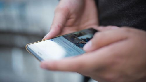 81% din germani își verifică telefonul în fiecare oră chiar dacă nu primesc nicio notificare, arată un sondaj recent
